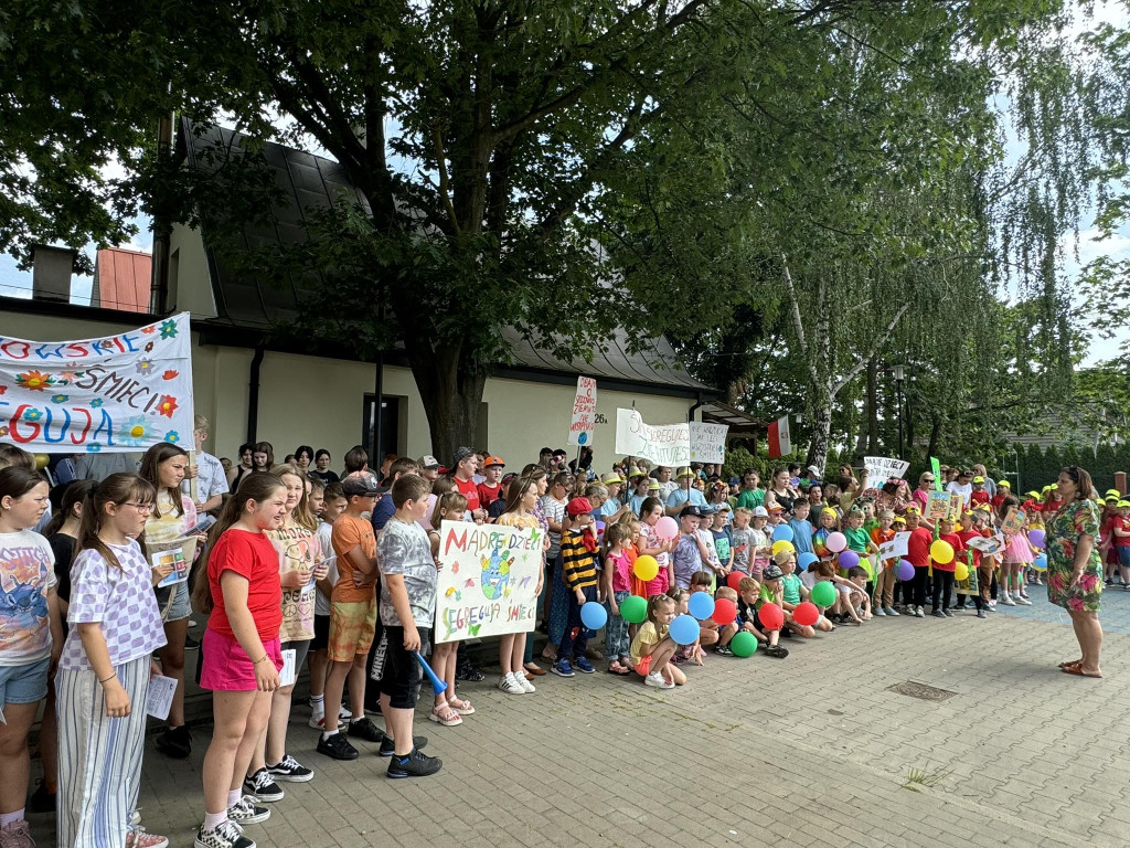 Święto Niezapominajki w brochowskiej szkole