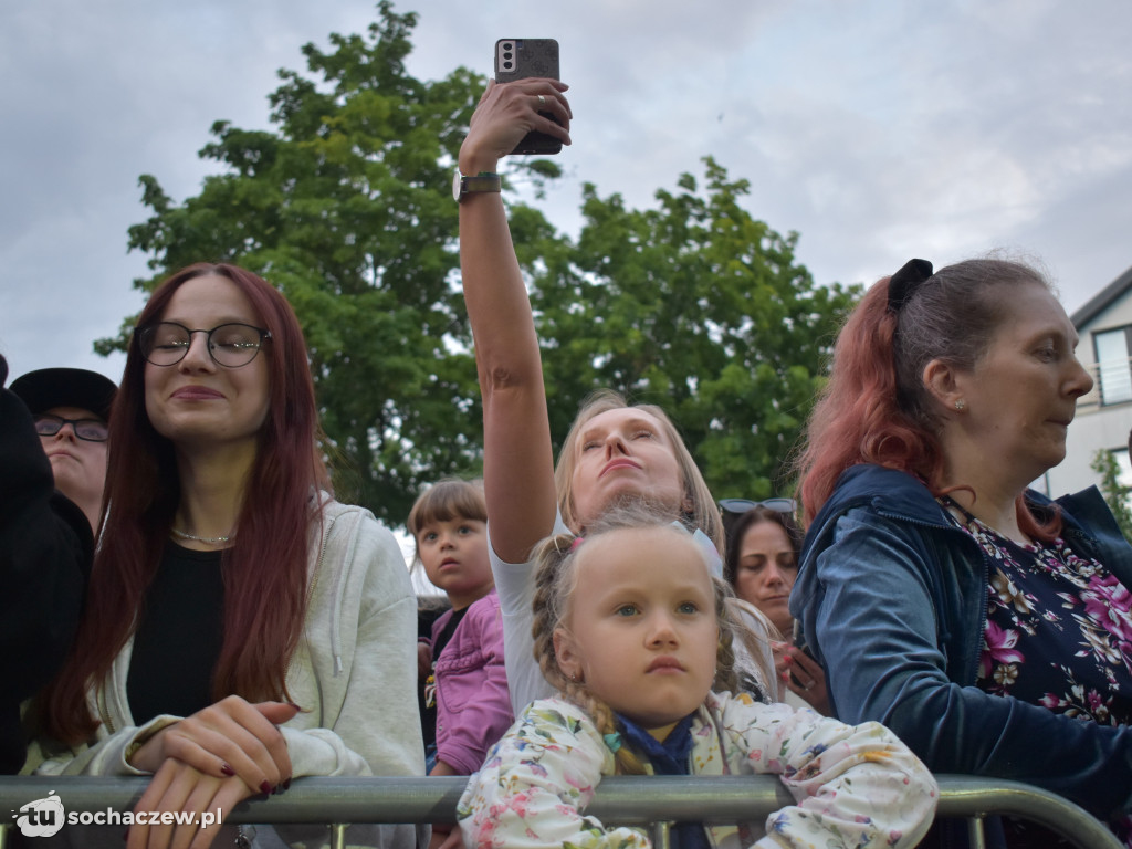 Gwiazdy muzyczne i tłum na Dniach Sochaczewa 2024