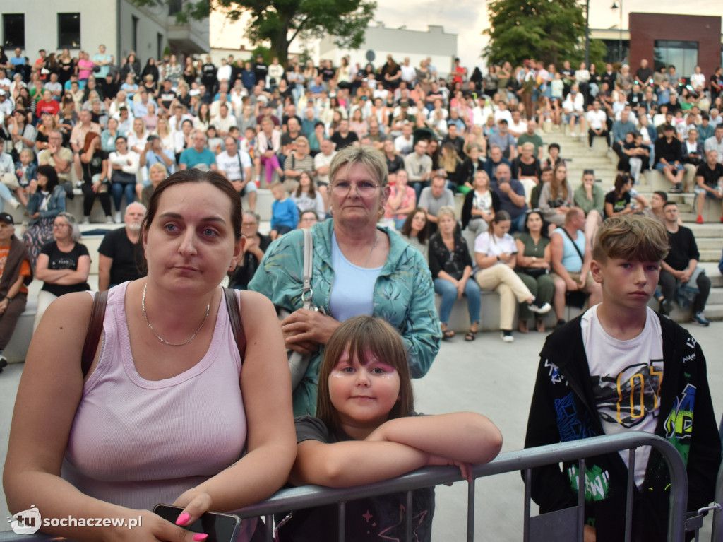 Gwiazdy muzyczne i tłum na Dniach Sochaczewa 2024