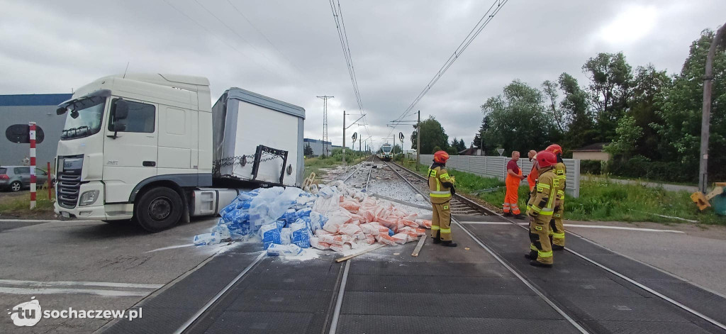 Wypadek pociągu koło Ożarowa, maszynista nie żyje