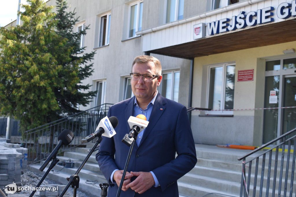 Parking przy szpitalu na półmetku