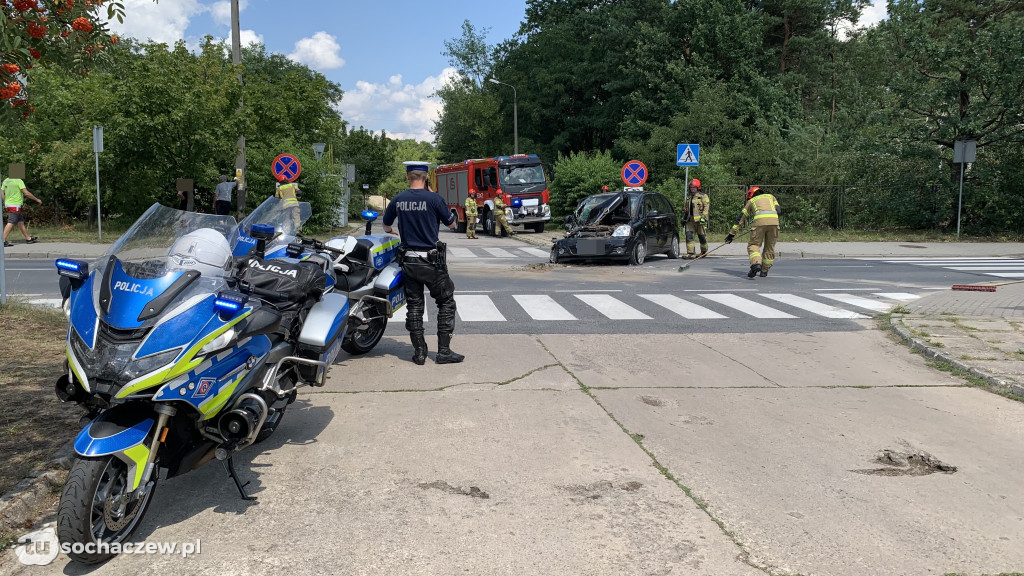 Zderzenie osobówki z koparką
