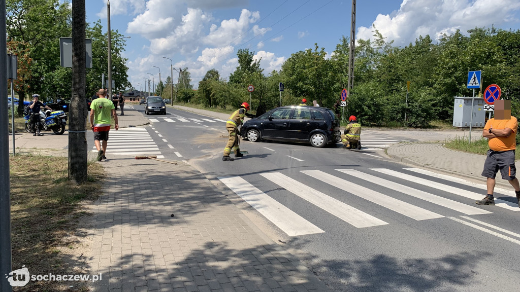 Zderzenie osobówki z koparką