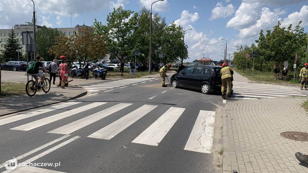 Zderzenie osobówki z koparką