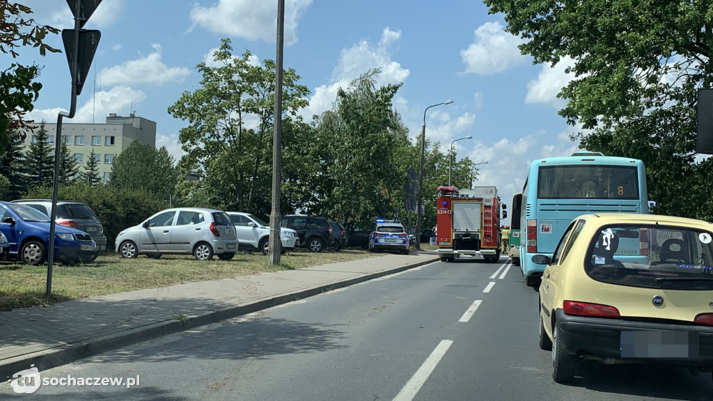 Zderzenie osobówki z koparką