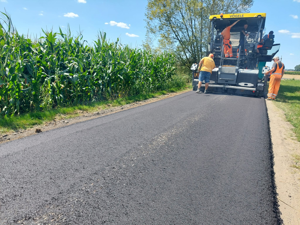 Ruszył remont drogi w Starym Szwarocinie