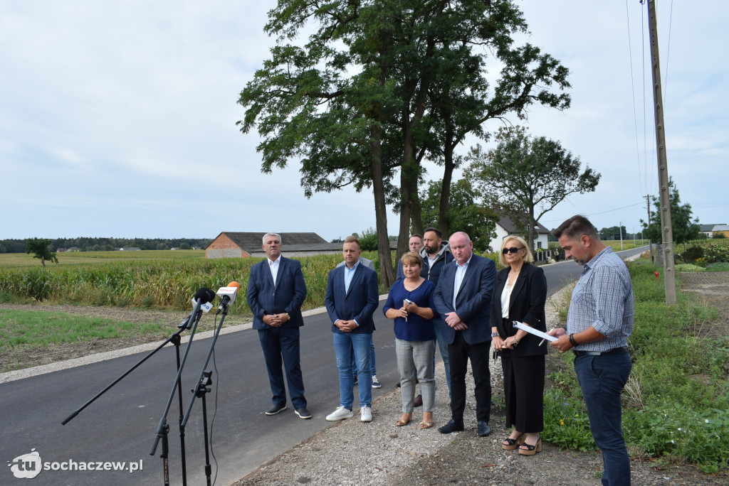 Dwa odcinki drogi Złota - Dębsk wyremontowane