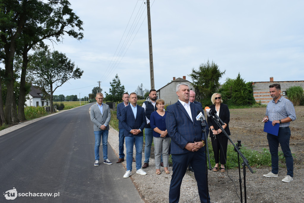 Dwa odcinki drogi Złota - Dębsk wyremontowane