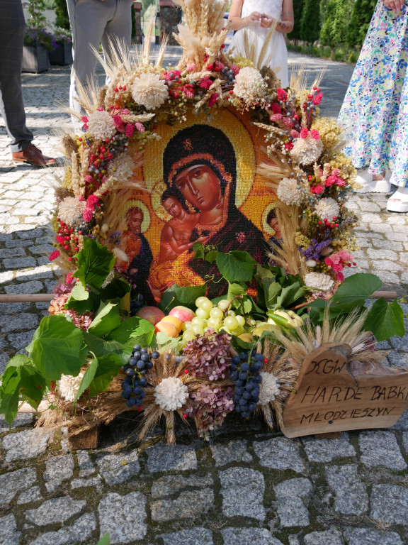 Dożynki parafialne w Młodzieszynie