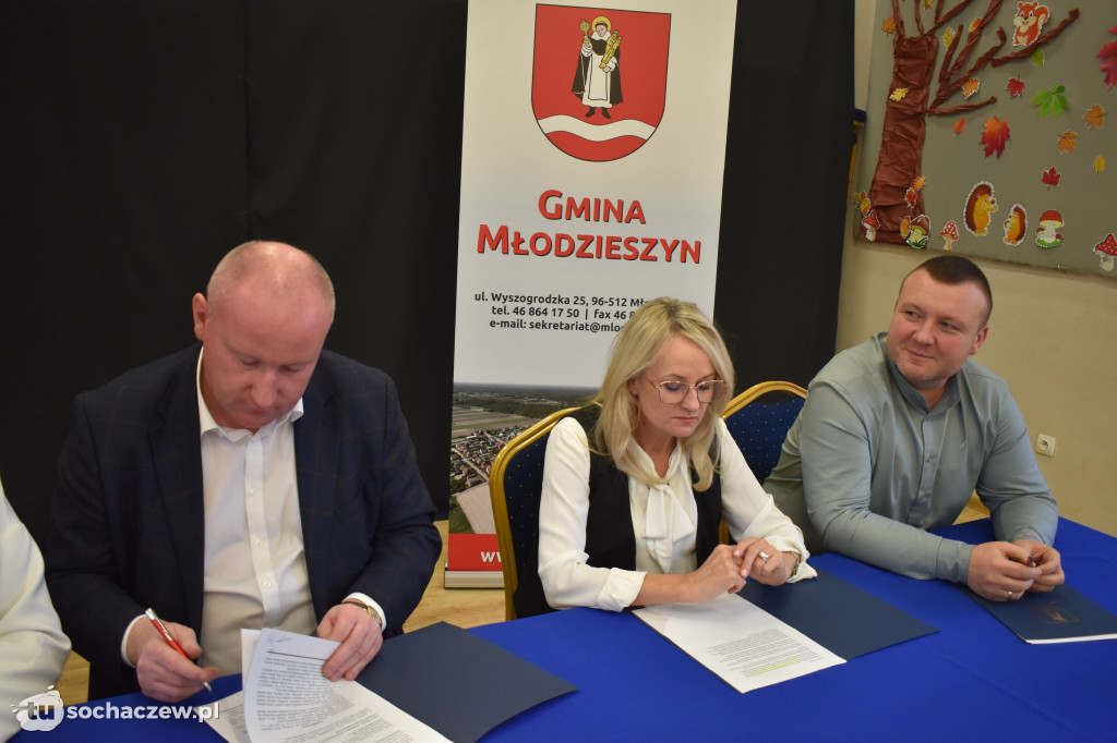 Gmina Młodzieszyn: Przebudowa dróg w Adamowej Górze