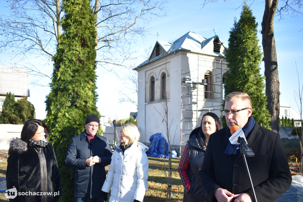 Trwa renowacja dzwonnicy w Młlodzieszynie