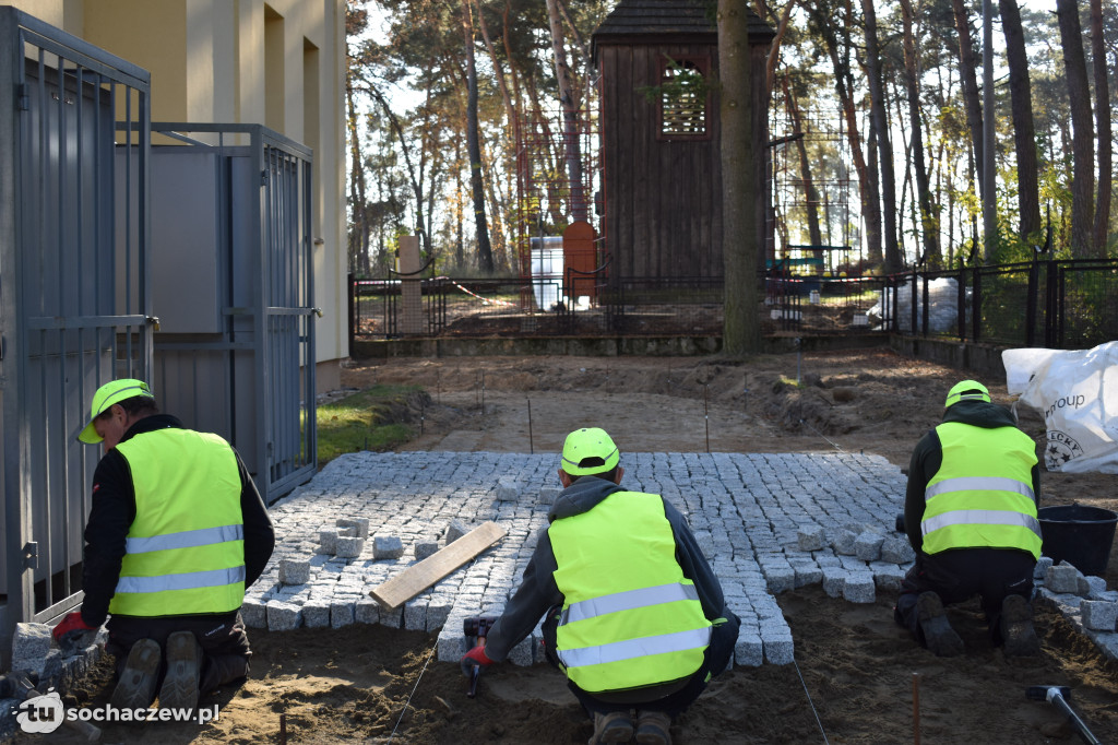 Trwa remont otoczenia kościoła w Kamionie