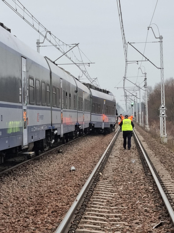 Zderzenie ciężarówki z pociągiem w Nowej Suchej