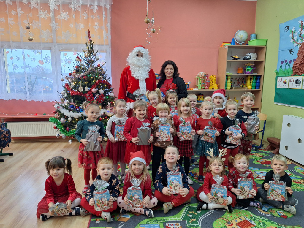 Gminne Mikołajki 2024: magia świąt w Młodzieszynie