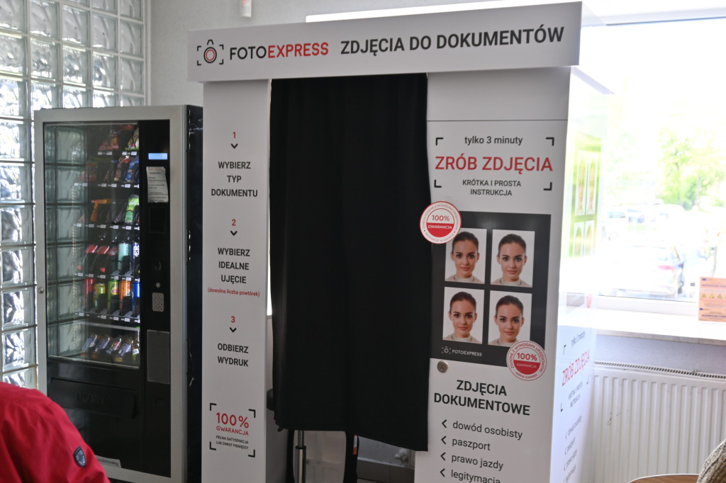 Sochaczew: w Starostwie stanęła fotobudka