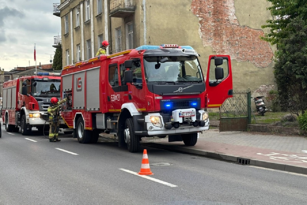 Pożar w kamienicy obok komendy straży