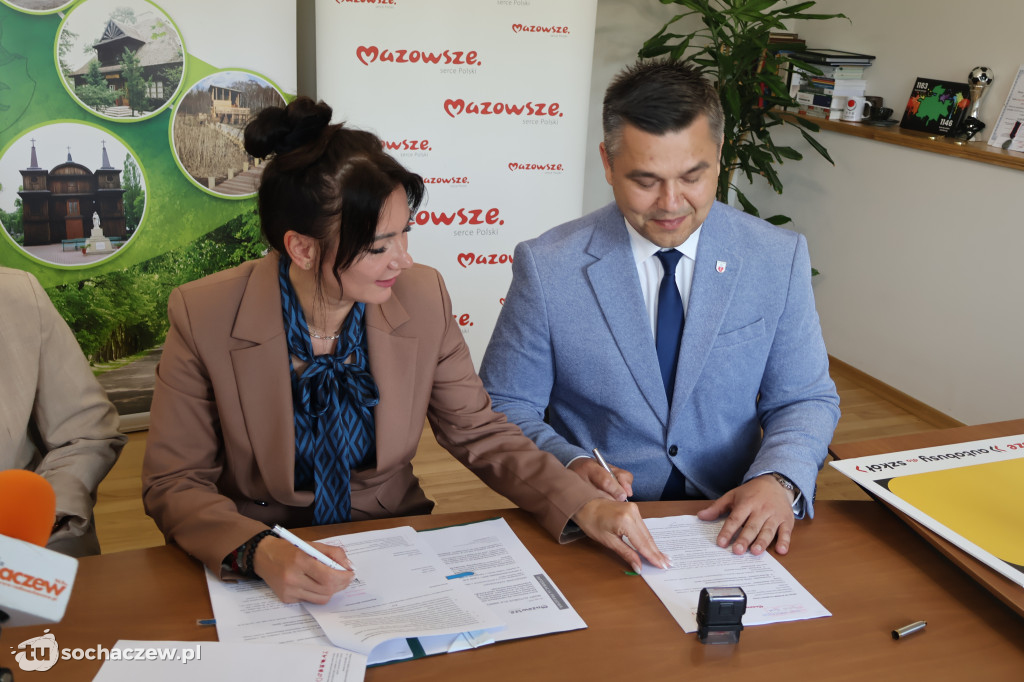 Nowy autobus szkolny dla Gminy Kampinos: podpisano umowę