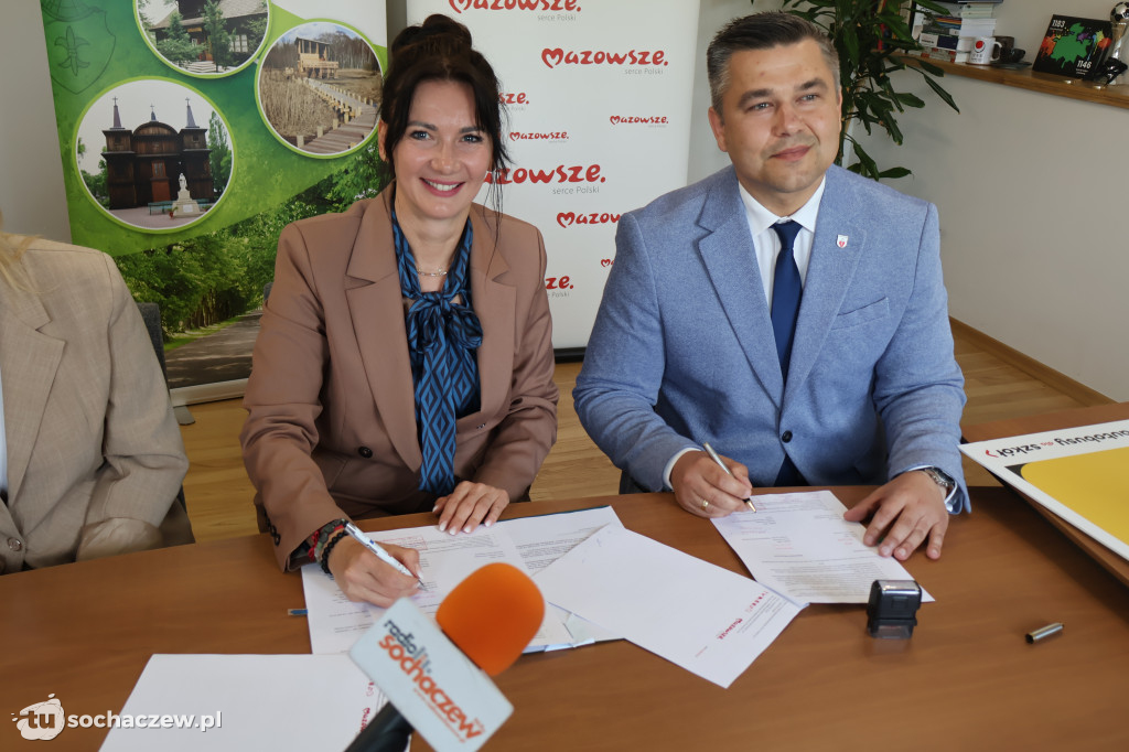 Nowy autobus szkolny dla Gminy Kampinos: podpisano umowę