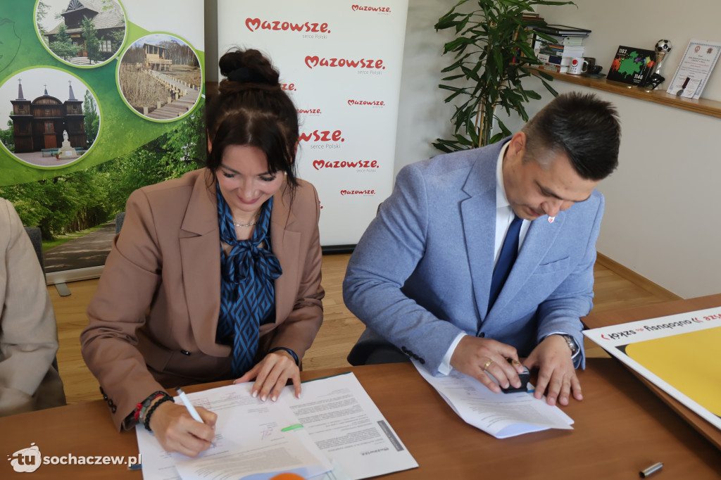 Nowy autobus szkolny dla Gminy Kampinos: podpisano umowę
