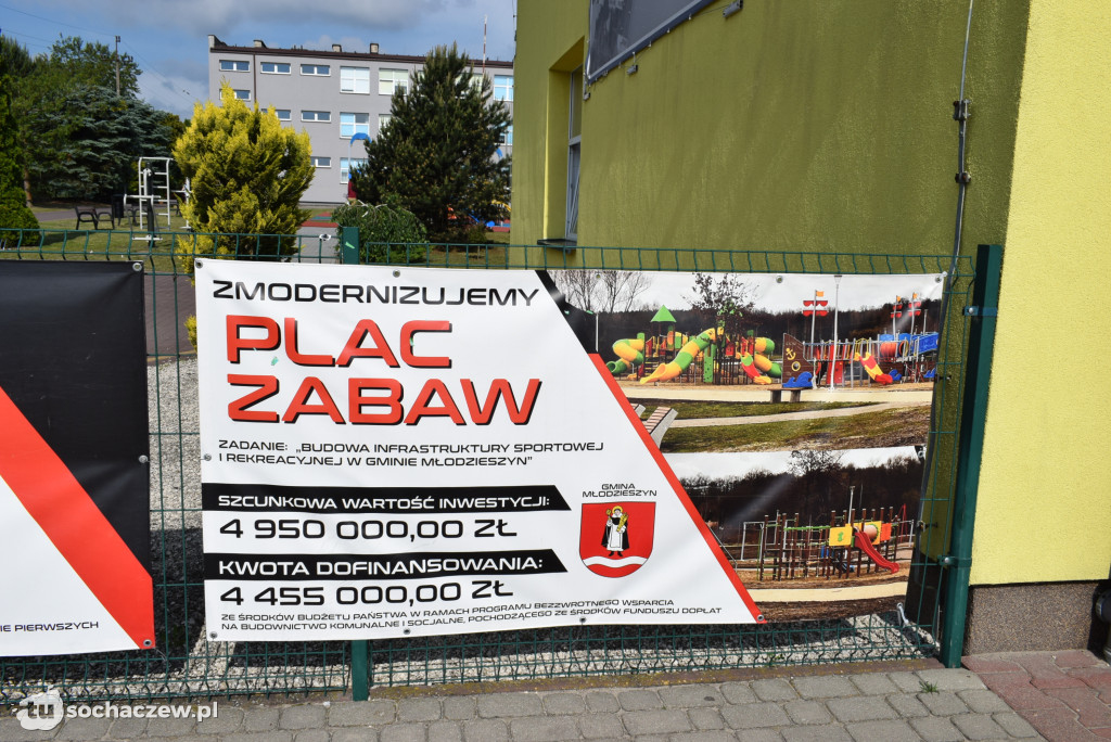 Plac zabaw w Młodzieszynie otwarty
