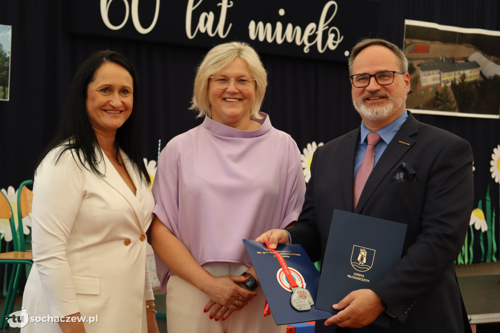 Szkoła w Kamionie ma 60 lat i... nową halę
