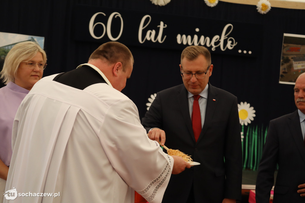 Szkoła w Kamionie ma 60 lat i... nową halę