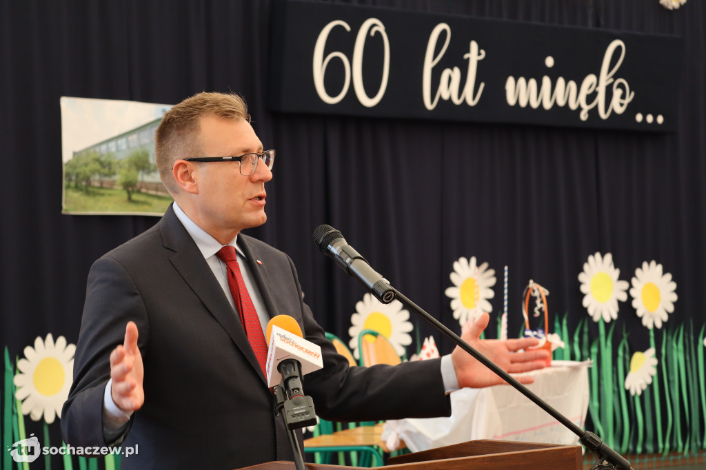 Szkoła w Kamionie ma 60 lat i... nową halę