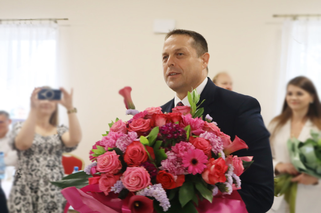 Wójt Piotr Szymański z absolutorium i wotum zaufania