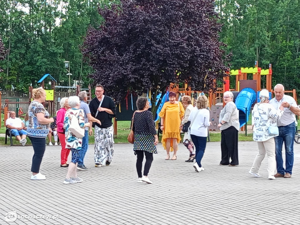 Międzypokoleniowa potańcówka w Kampinosie