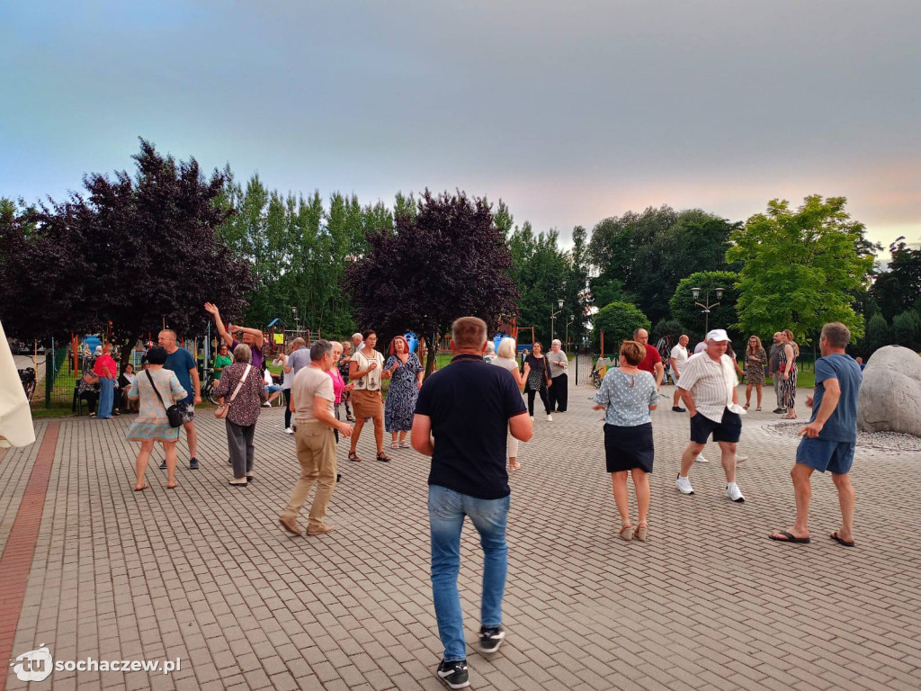 Międzypokoleniowa potańcówka w Kampinosie