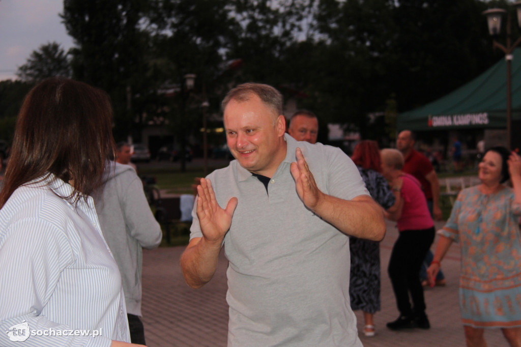 Międzypokoleniowa potańcówka w Kampinosie