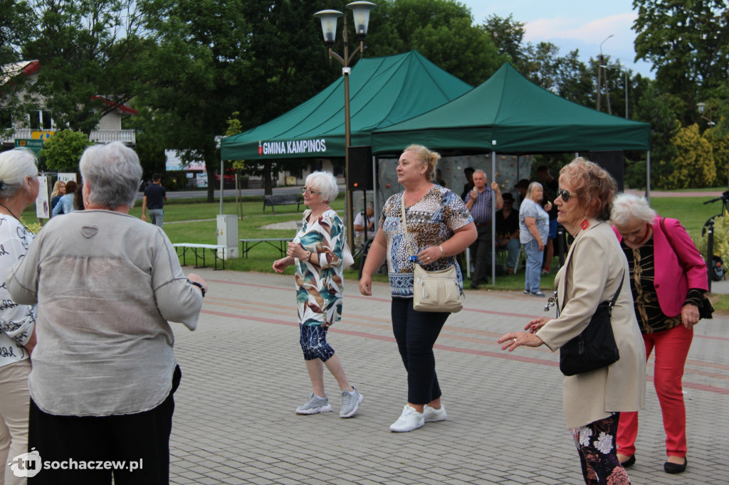 Międzypokoleniowa potańcówka w Kampinosie