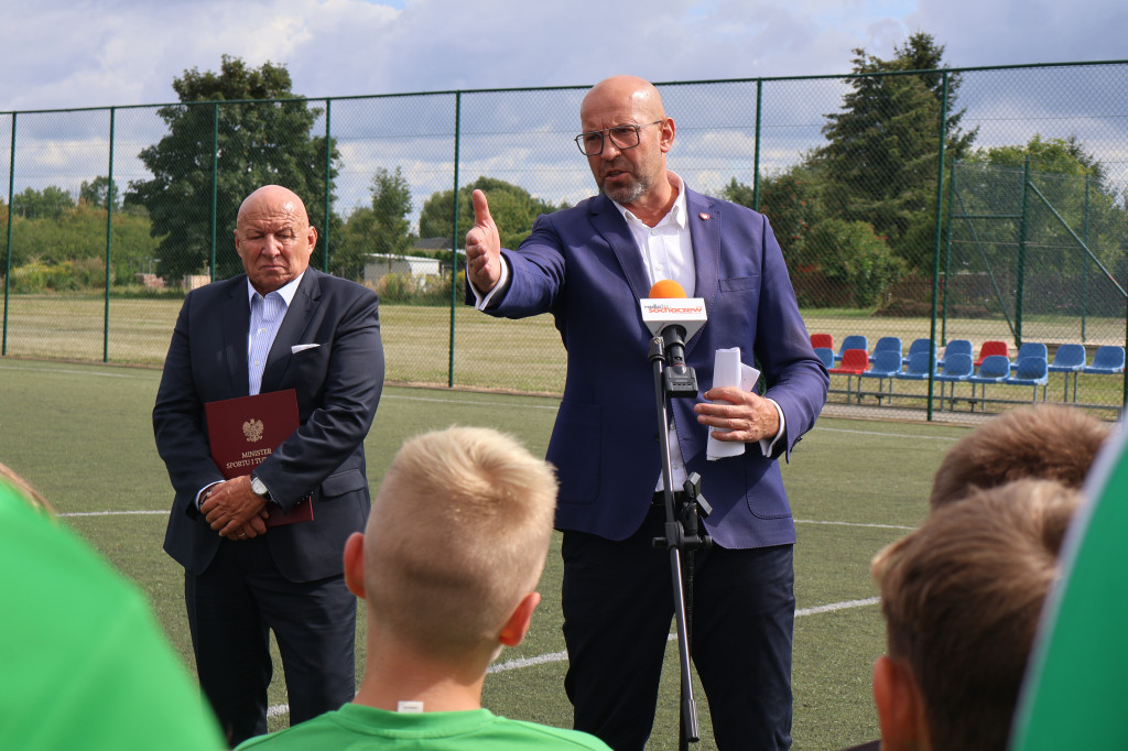 Minister sportu odwiedził Szymanów. Chodzi o orlik