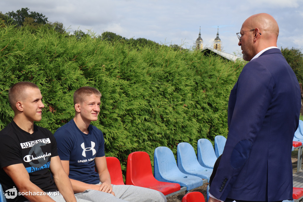 Minister sportu odwiedził Szymanów. Chodzi o orlik