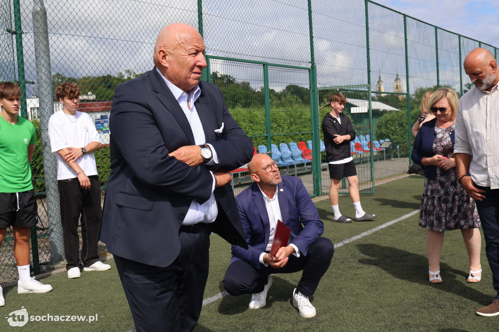 Minister sportu odwiedził Szymanów. Chodzi o orlik