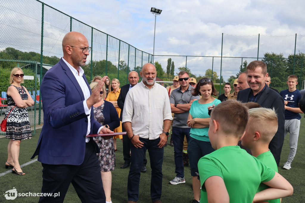 Minister sportu odwiedził Szymanów. Chodzi o orlik