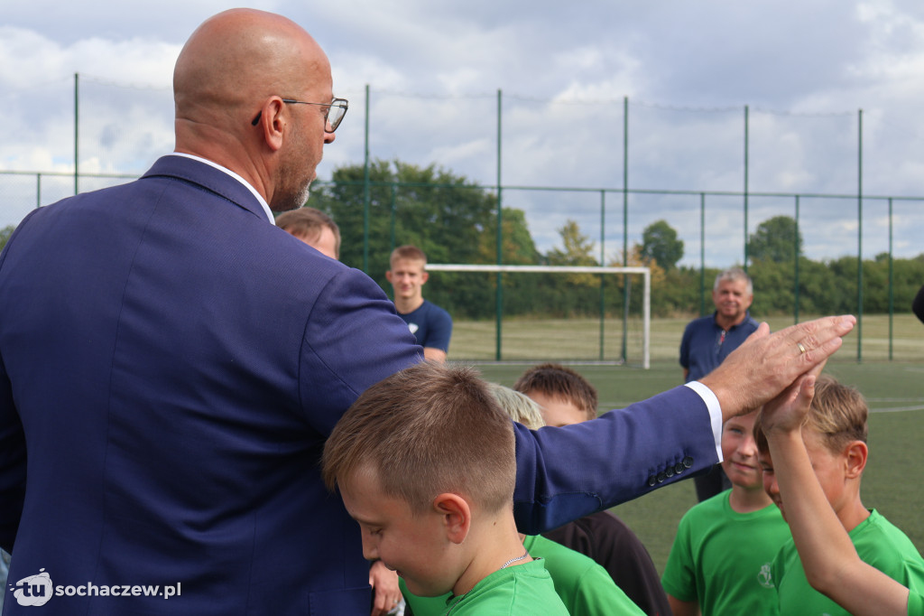 Minister sportu odwiedził Szymanów. Chodzi o orlik