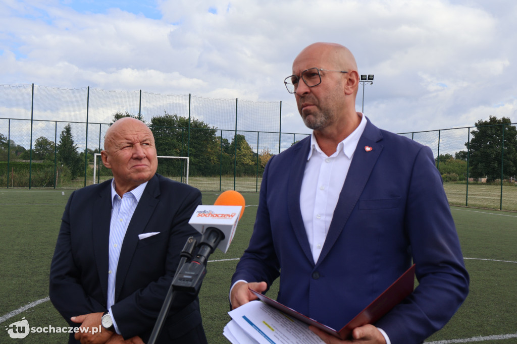 Minister sportu odwiedził Szymanów. Chodzi o orlik