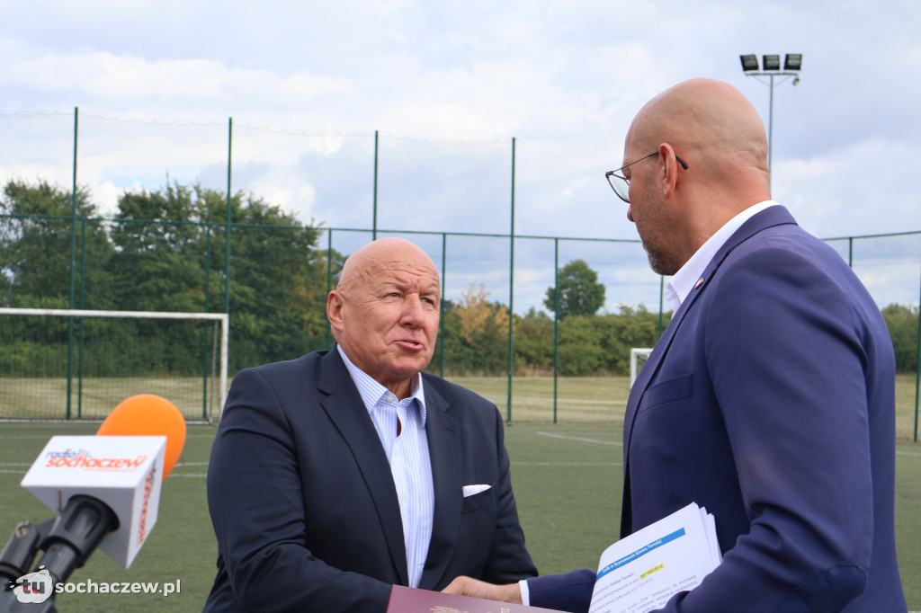 Minister sportu odwiedził Szymanów. Chodzi o orlik