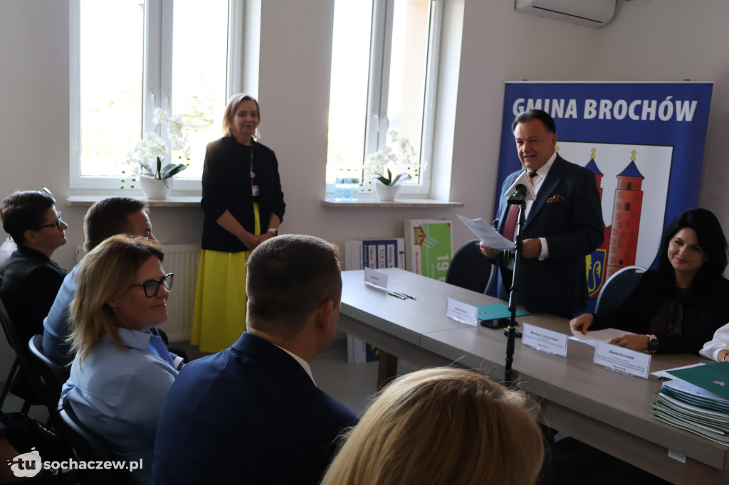 Brochów: podpisano umowy z Marszałkiem