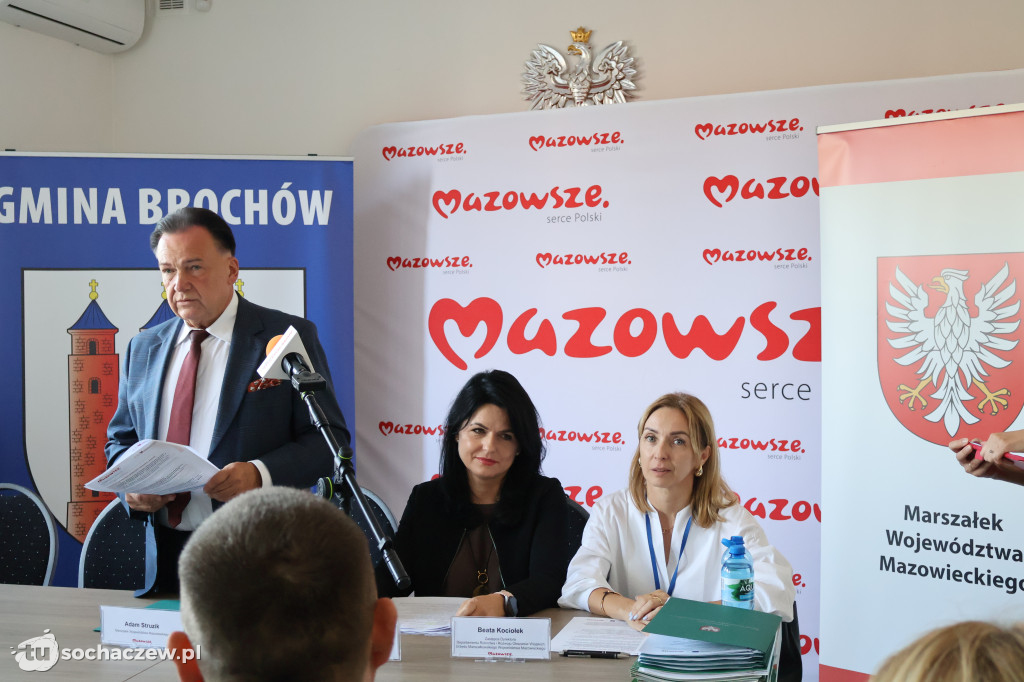 Brochów: podpisano umowy z Marszałkiem