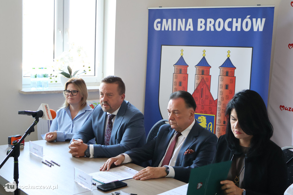 Brochów: podpisano umowy z Marszałkiem