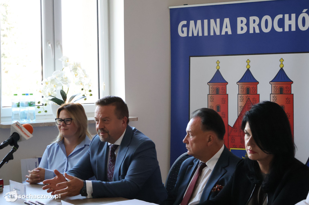 Brochów: podpisano umowy z Marszałkiem