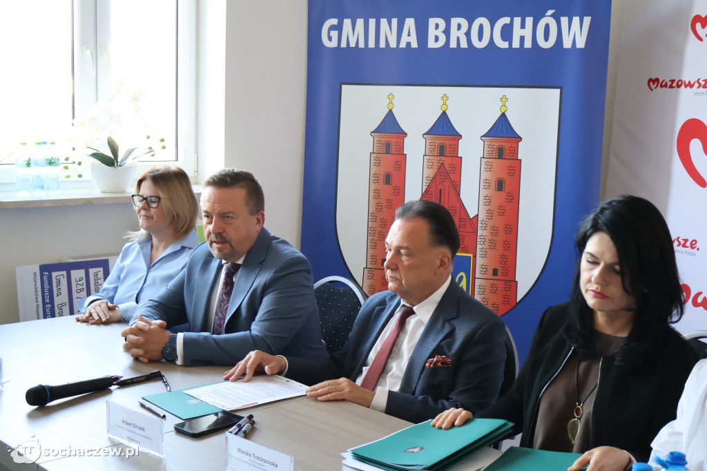 Brochów: podpisano umowy z Marszałkiem
