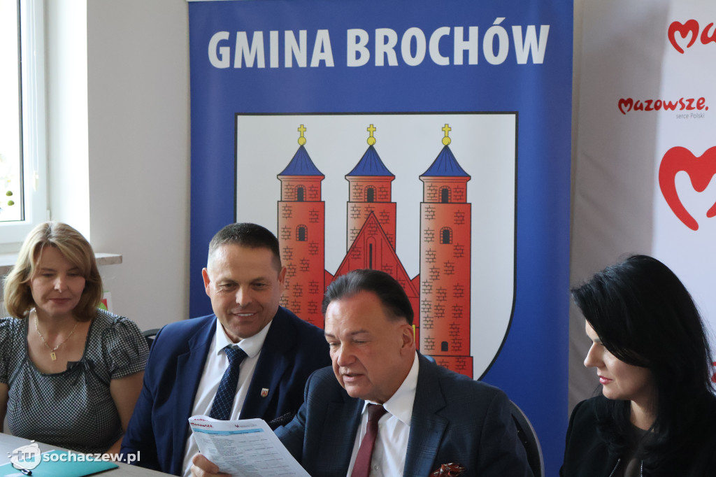 Brochów: podpisano umowy z Marszałkiem