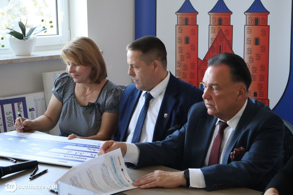 Brochów: podpisano umowy z Marszałkiem