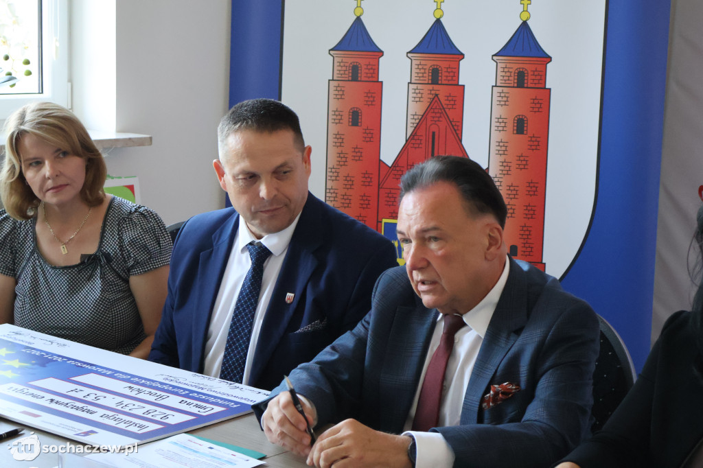 Brochów: podpisano umowy z Marszałkiem