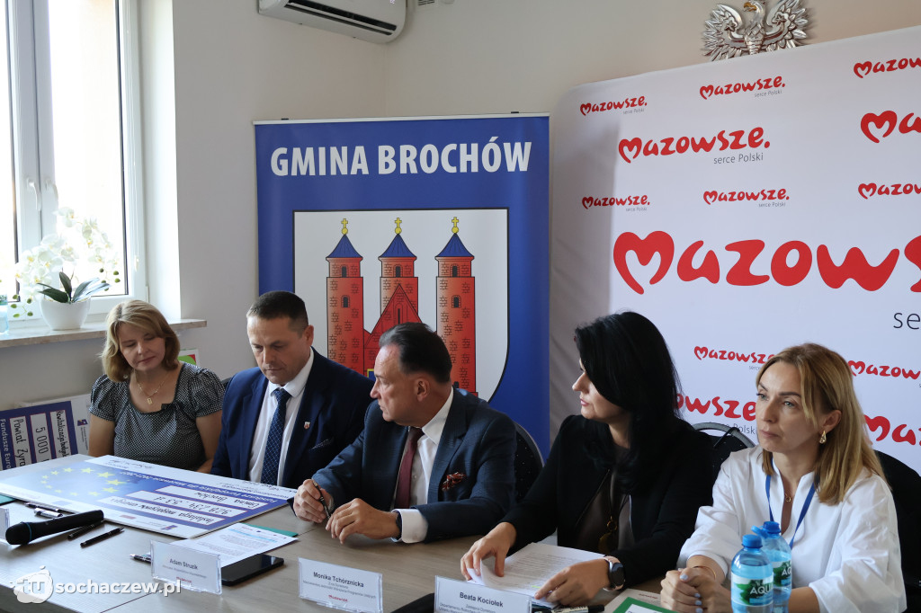 Brochów: podpisano umowy z Marszałkiem