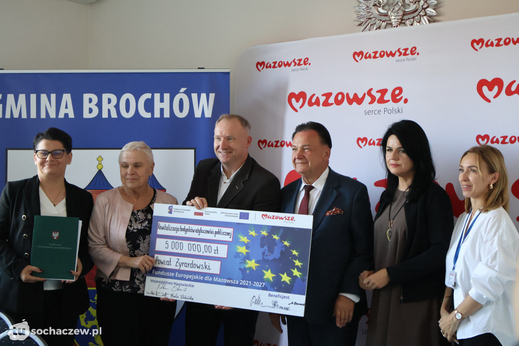 Brochów: podpisano umowy z Marszałkiem