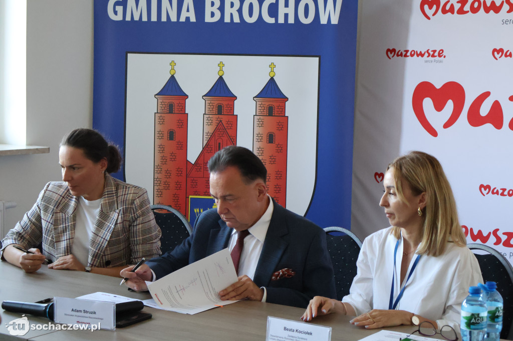 Brochów: podpisano umowy z Marszałkiem